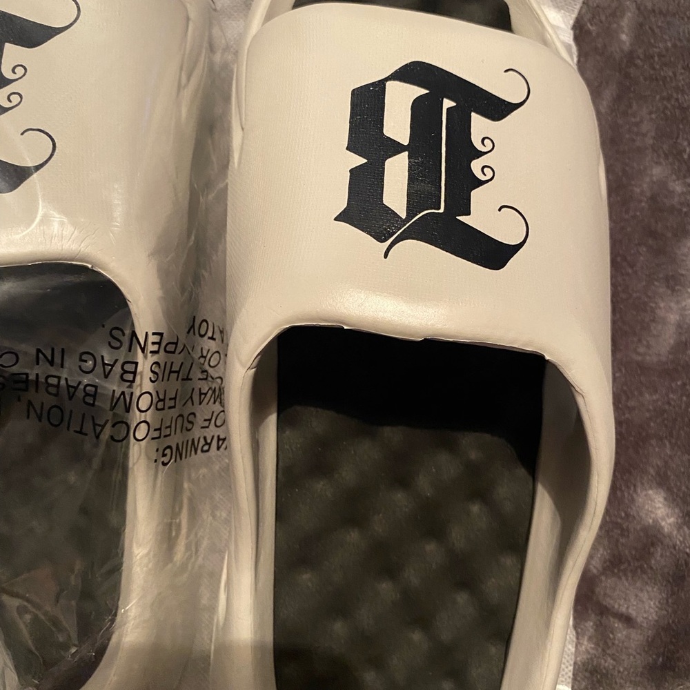 Men’s Slides - Picture 2 of 2